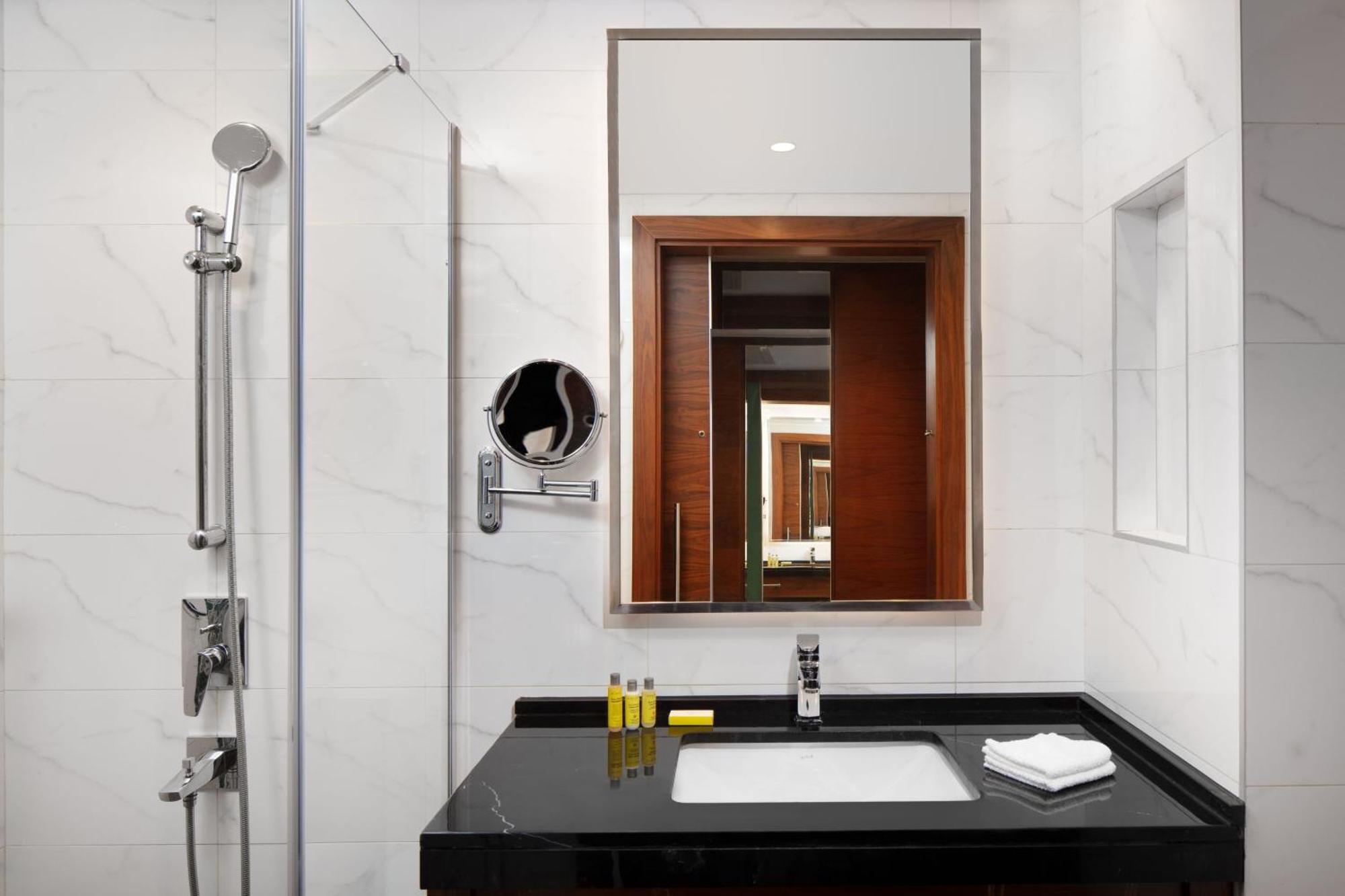 Delta Hotels By Marriott Istanbul Levent Exterior foto